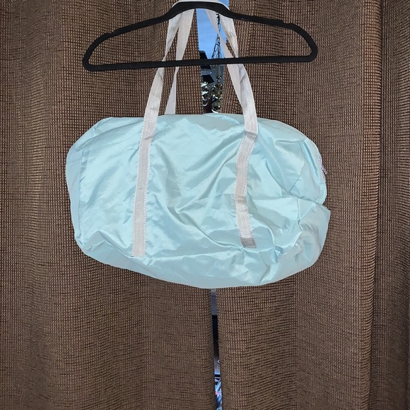 WIND BLOWS WALKING IN THE AIR RIVER FLOWS BNWOT - Picture 4 of 6